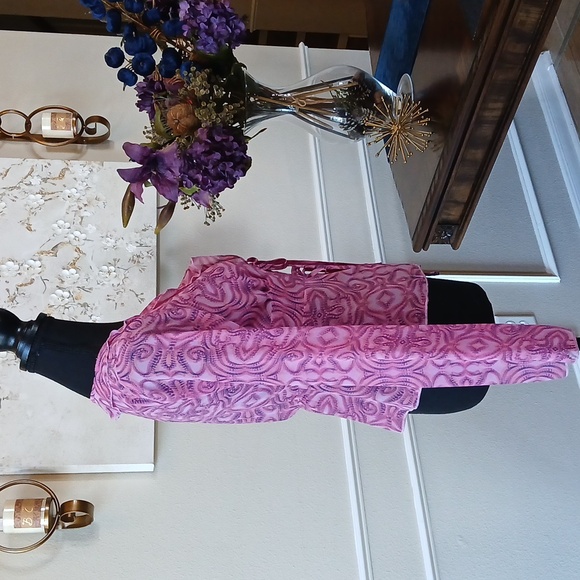 Wild Fable Pink Semi Sheer Geometric Print Long Sleeves Blouse. XS - Picture 14 of 17